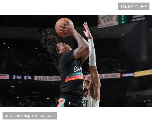 斯蒂芬·卡斯尔靠挡拆吸引内线，效率优于上季