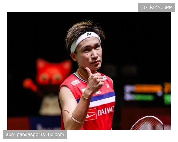 桃田贤斗训练完直接睡球场，这人是拿冠军当闹钟用？