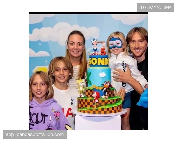 莫德里奇家冰箱里只有鸡胸肉和水？