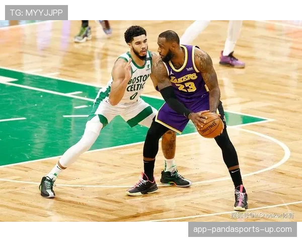 塔图姆突破拉开队内得分差距，高效主导季后赛进攻