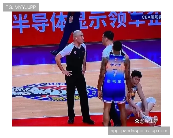 裁判视角下篮球规则中抢篮板犯规判定的具体依据是什么